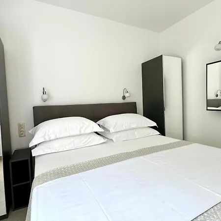 17 Pines Premium Макарска