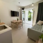17 Pines Premium Apartment