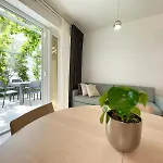 17 Pines Premium Apartment