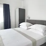 17 Pines Premium Apartment